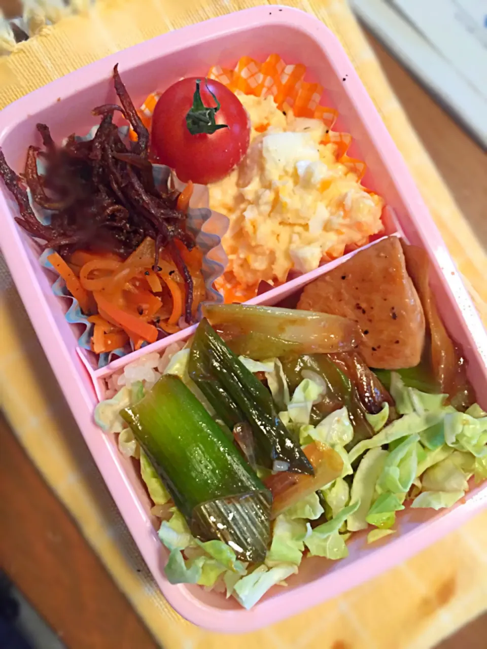 お弁当
❇︎ネギとり丼
❇︎にんじんのきんぴら
❇︎釘煮
❇︎ポテトサラダ
❇︎プチトマト|richanさん