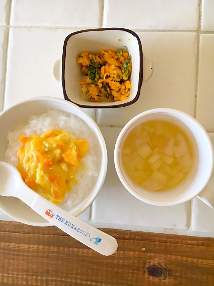 離乳食 後期 朝ごはん
＊鳥とコーンの丼
＊ジャガイモと麩の味噌汁
＊スクランブルエッグ|さとみさん