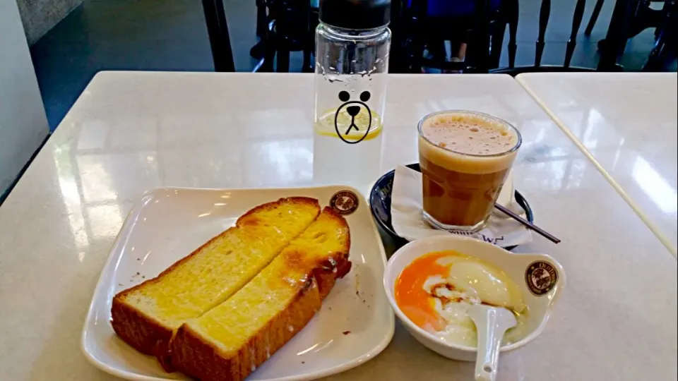 Breakfast after gym 😅 Love the Omega Eggs + Condensed milk butter toast + Teh Tarik😍😘😙|🌷lynnlicious🌷さん