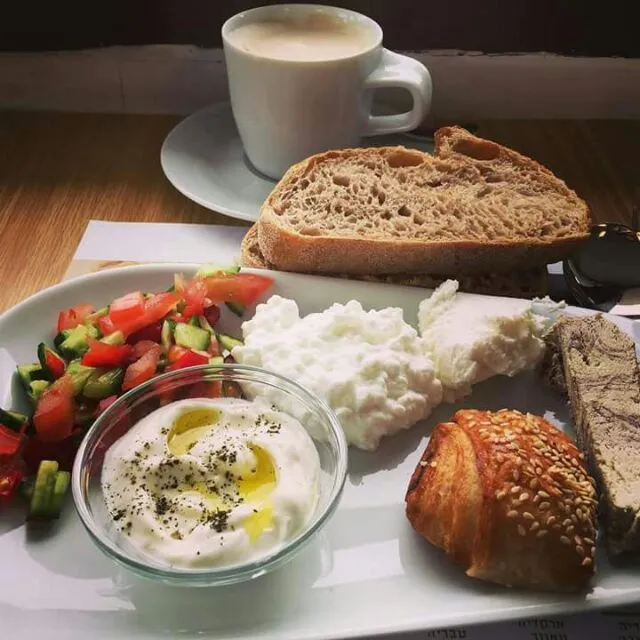 Israeli breakfast is well known with variety of dairy products ( labane, cottage cheese & Bulgarit cheese), fresh vegetables salad, fruits as well as sweets ( h|CHUENCHAIさん