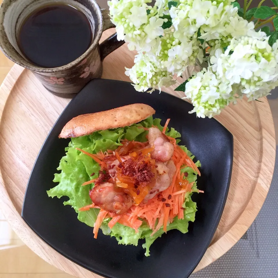 Snapdishの料理写真:4/16❤︎塩ぼんじり焼き鳥&クリームチーズ❤︎揚げベーコン、福神漬けのせ|Makinsさん