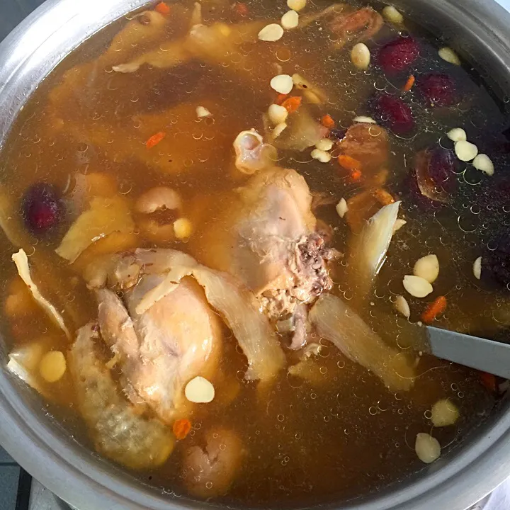 Chicken Drumstick Herbal Soup|Chrissy Yinさん