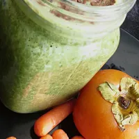 Snapdishの料理写真:detox phase: green smoothies + persimmon +baby carrots|Diane Seraさん