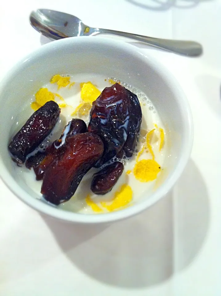 Cornflakes, prunes & skimmed milk.|Karla Collington Ryderさん