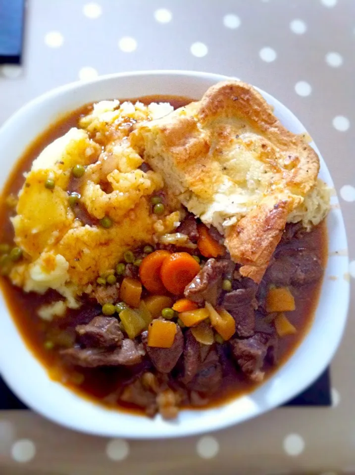 Beef casserole, mash potatoes & Yorkshire pudding.|Karla Collington Ryderさん