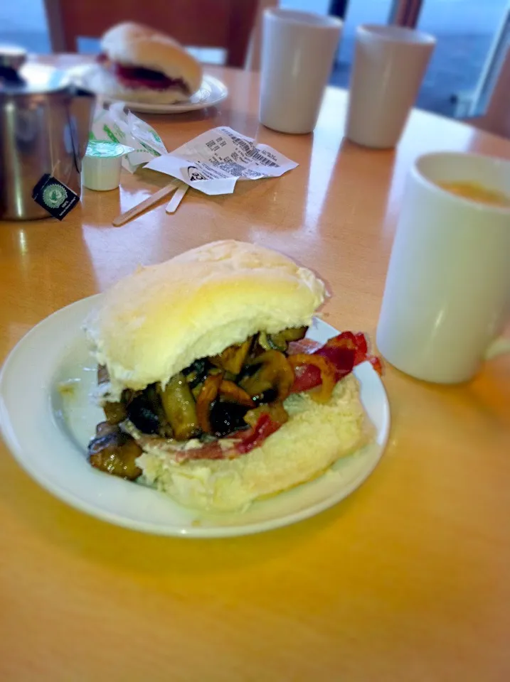 Bacon, mushroom, tomato sauce cob.|Karla Collington Ryderさん