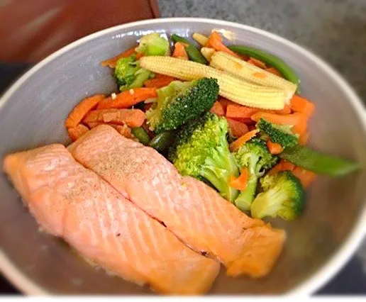 Salmon & fresh vegetables.|Karla Collington Ryderさん