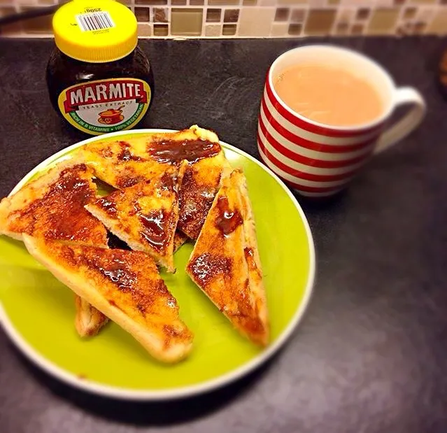 Breakfast.  Marmite on buttery toast.|Karla Collington Ryderさん