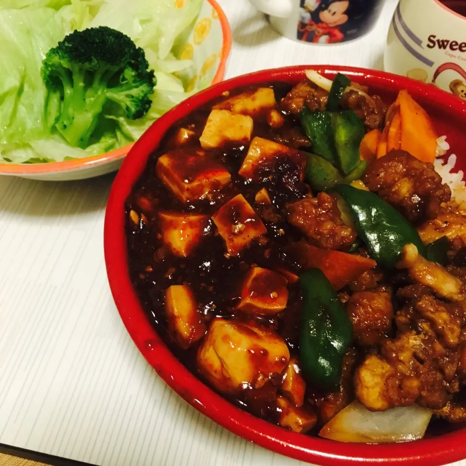 麻婆豆腐、黒こしょうの鶏肉炒め丼|みぃさん