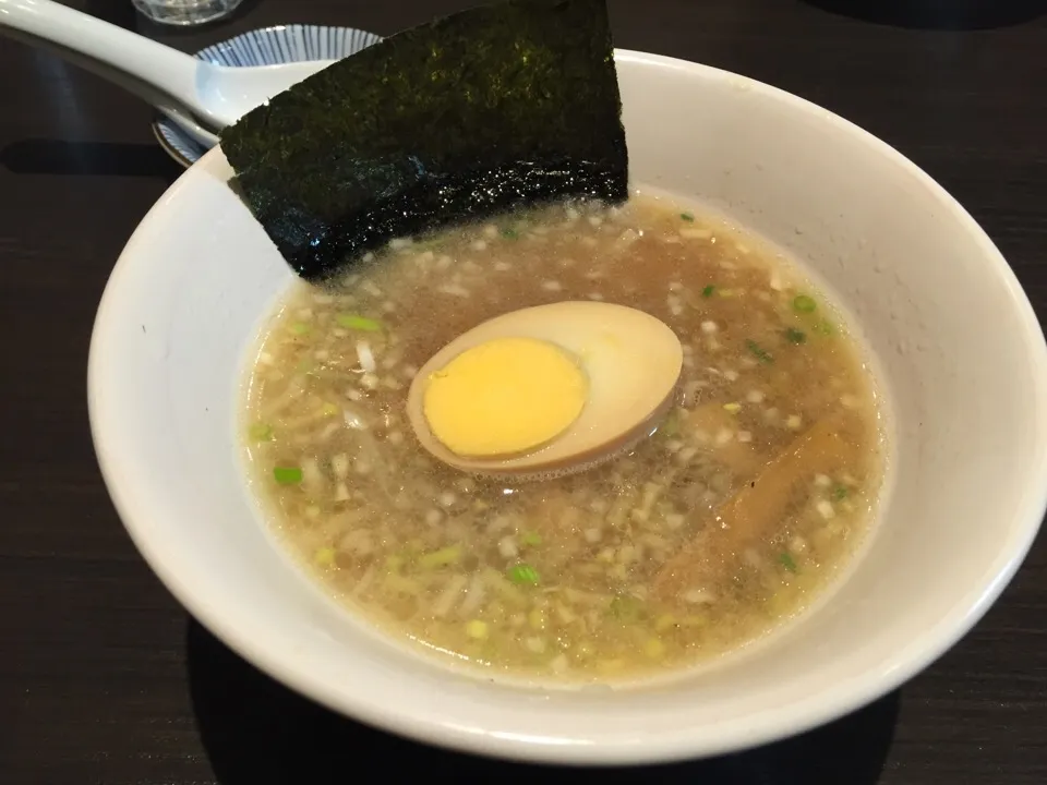 2杯目は、二代目げんこつ屋で、ミニ味玉げんこつ🍜|まさとさん