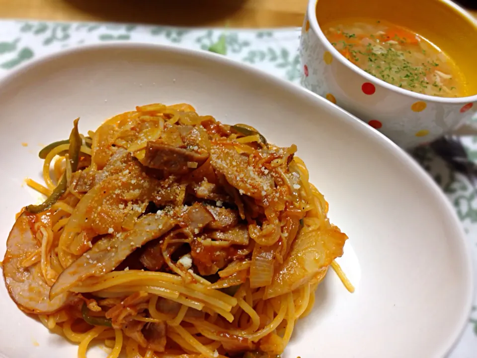 ナポリタン🍝 
玉ねぎと押麦のスープ|こいちさん