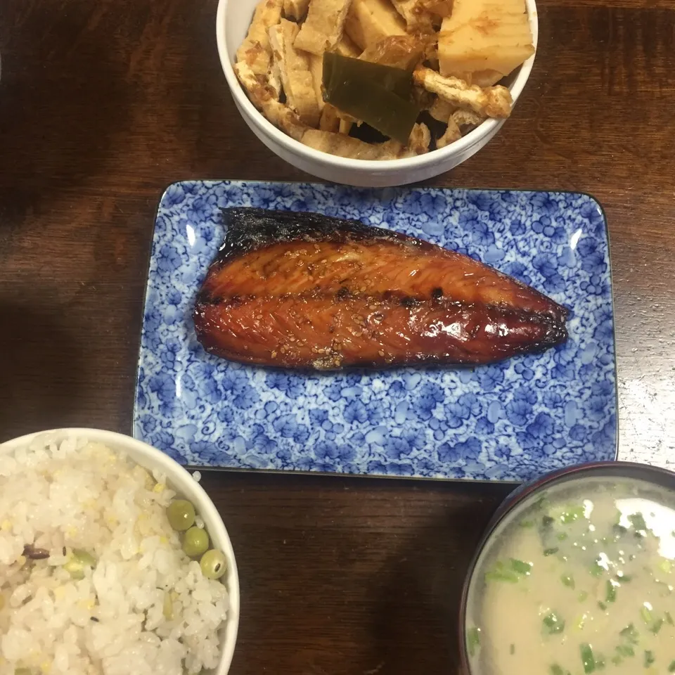 豆ご飯に筍の煮物で朝ご飯|アクちゃんさん