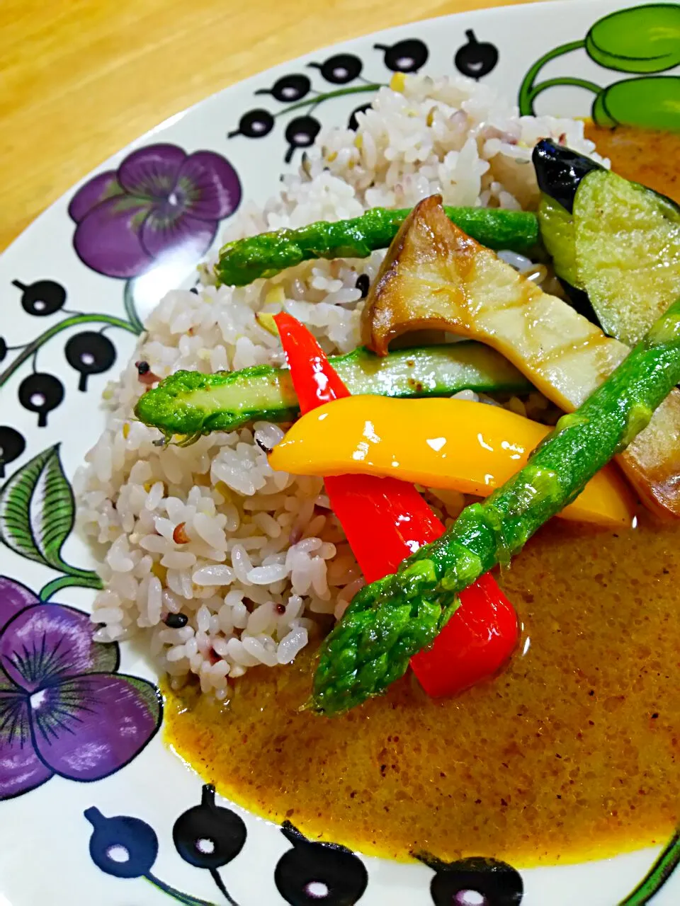 Snapdishの料理写真:彩り野菜のスープカレー ３０雑穀米|徳之島トトロンヌさん