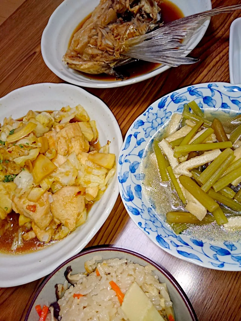 Snapdishの料理写真:・たけのこと鶏胸肉の炒めもの
・鯛のかぶと煮
・ふきの炊きもの
・たけのこご飯|ようかんさん