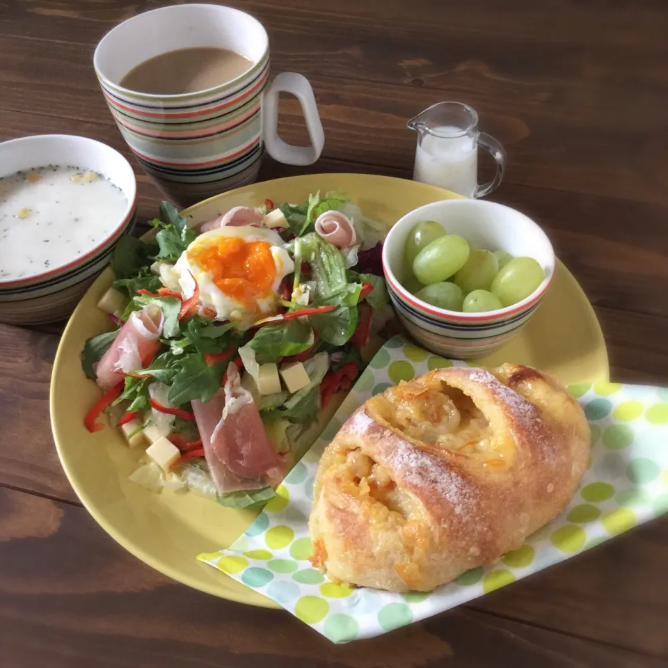 サラダたっぷりプレート  今日の朝ごはん|ぺんぎんさん