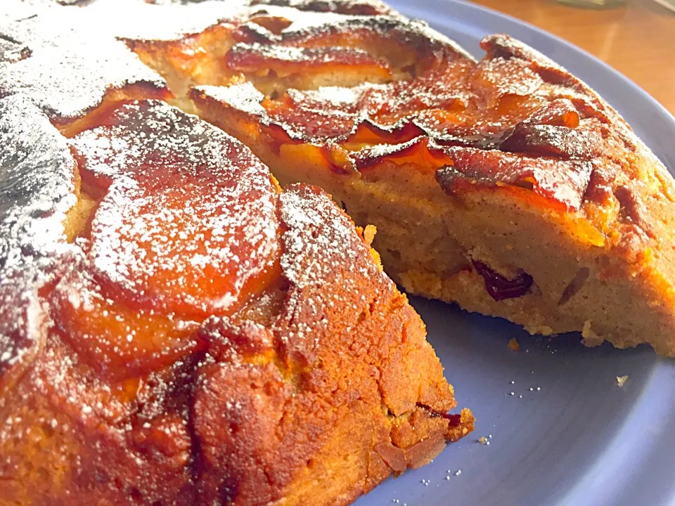 フライパンで作るりんごのシナモンケーキ🍎|みほままこさん