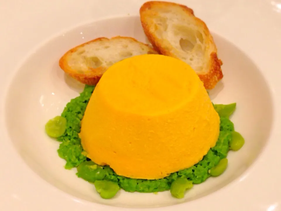 雪ノ下人参のスフォルマティーノ    空豆とグリーンピースのソースと共に  Carrot sformatino with sauce of broad bean & green peas|ゆうじ.さん