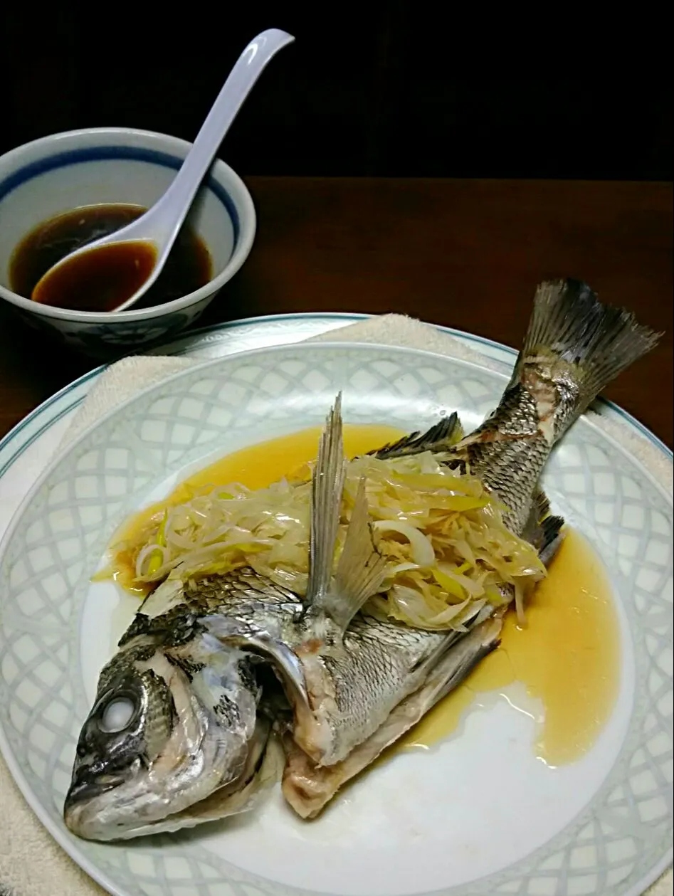 クロダイの姿蒸し🐟|あらいぐまのしっぽさん