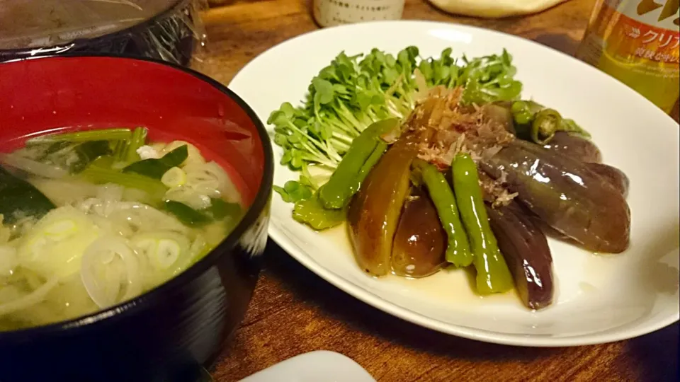 なすとししとうの揚びたしとほうれん草油揚げのお味噌汁|こまちょりさん