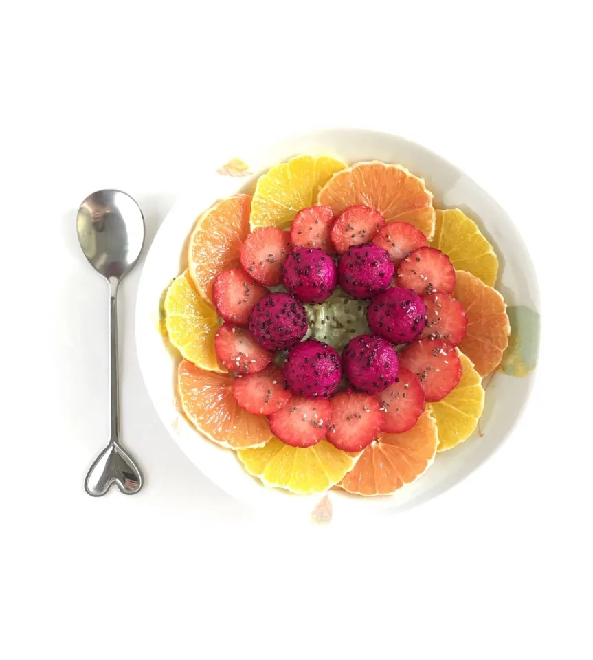 Flower breakfast bowl - matcha oats with fruits|coxiella24さん