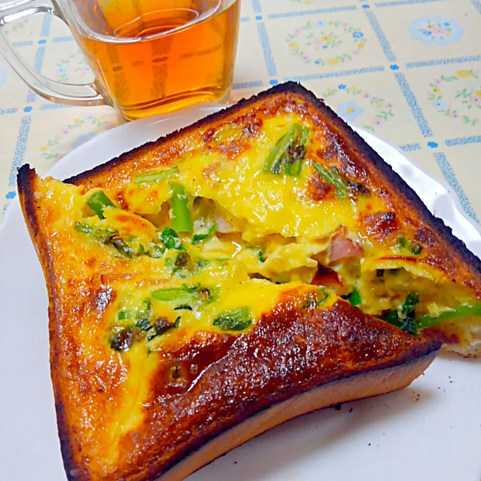 Snapdishの料理写真:キッシュ風トースト🍞菜の花ベーコンコンテチーズ|うたかた。さん