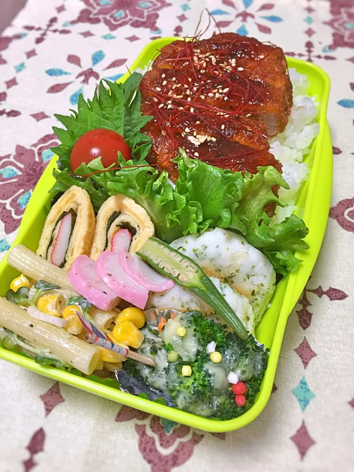 Snapdishの料理写真:高校生息子のお弁当♪ カツ丼弁当 〜salalaさんのお料理 海老と青海苔のはんぺん団子〜 も入ってます🤗
salalaちゃん、100投稿 おめでとう〜🎉|キラりんさん