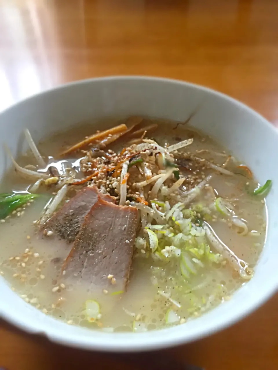 Snapdishの料理写真:豚骨スープ塩ラーメン|みつなち☆さん