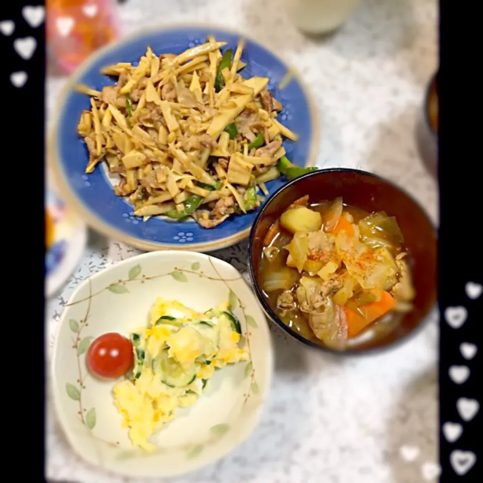 Snapdishの料理写真:たけのこ消費料理ー(๑◔‿◔๑)
・豚肉の青椒肉絲
・具たっぷり豚汁
・ポテトサラダ
おまけで載せてませんが、昨日の大量に作った残りの餃子もあります(o^^o)|クランちゃんさん