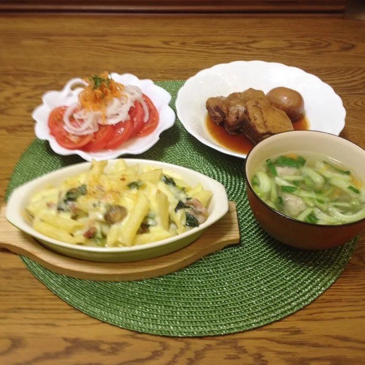 トマトサラダ・豚角煮・鶏玉と春雨のスープ・ほうれん草のペンネグラタン|美也子さん