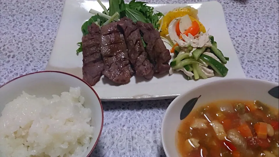 Snapdishの料理写真:牛タン定食|みぱさん