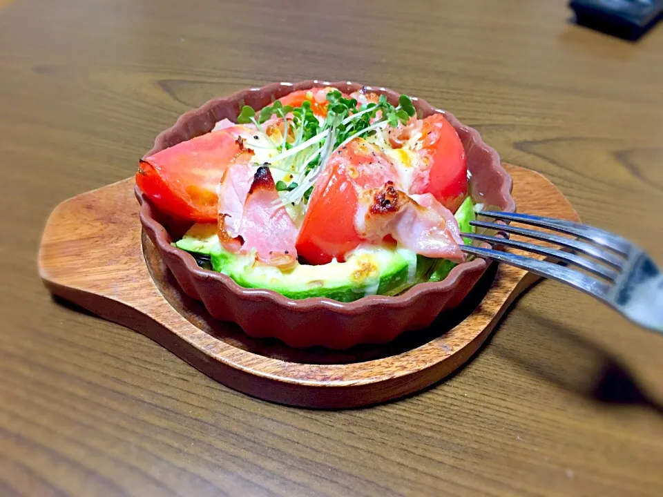 アボカド生ハムとまとのアヒージョ🍽|だっちさん