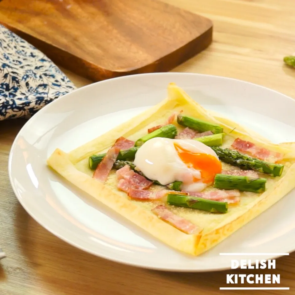 【動画】パリパリカルボナーラピザ #delishkitchentv|DELISH KITCHENさん