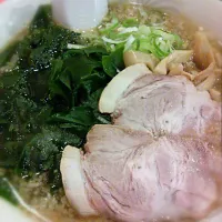 Snapdishの料理写真:新潟駅前 聖龍 ワカメラーメン
ワカメたっぷりでおいしかった!!|kamiyaさん