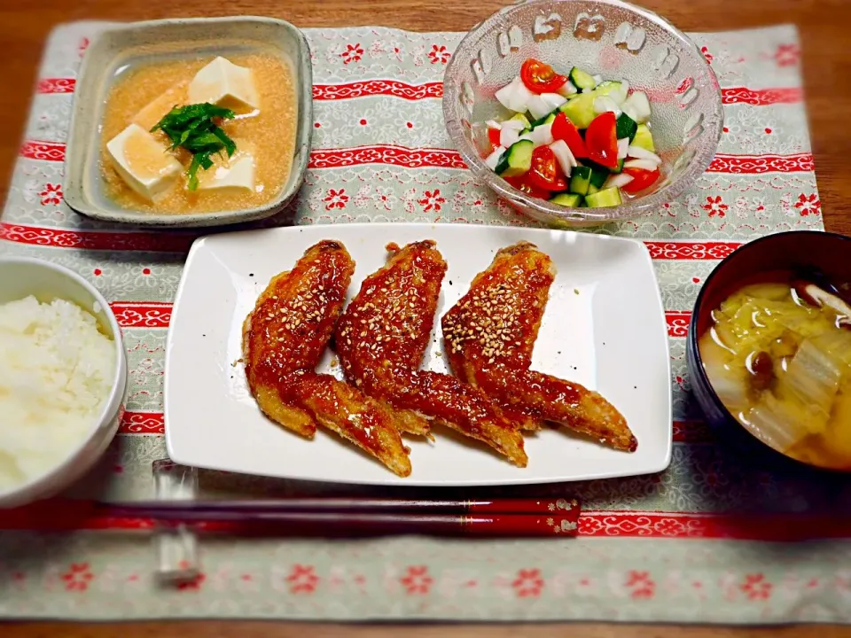 ☆手羽先からあげ
☆豆腐のたらこあんかけ
☆きゅうりとトマトのサラダ
☆白菜と椎茸のお味噌汁|なべちゃんさん