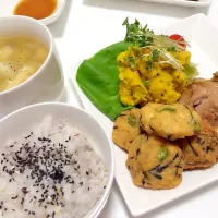 豆腐のふわふわ揚げ、かぼちゃとさつまいものサラダ、キャベツと卵の中華スープ、生姜焼き|ayappeさん