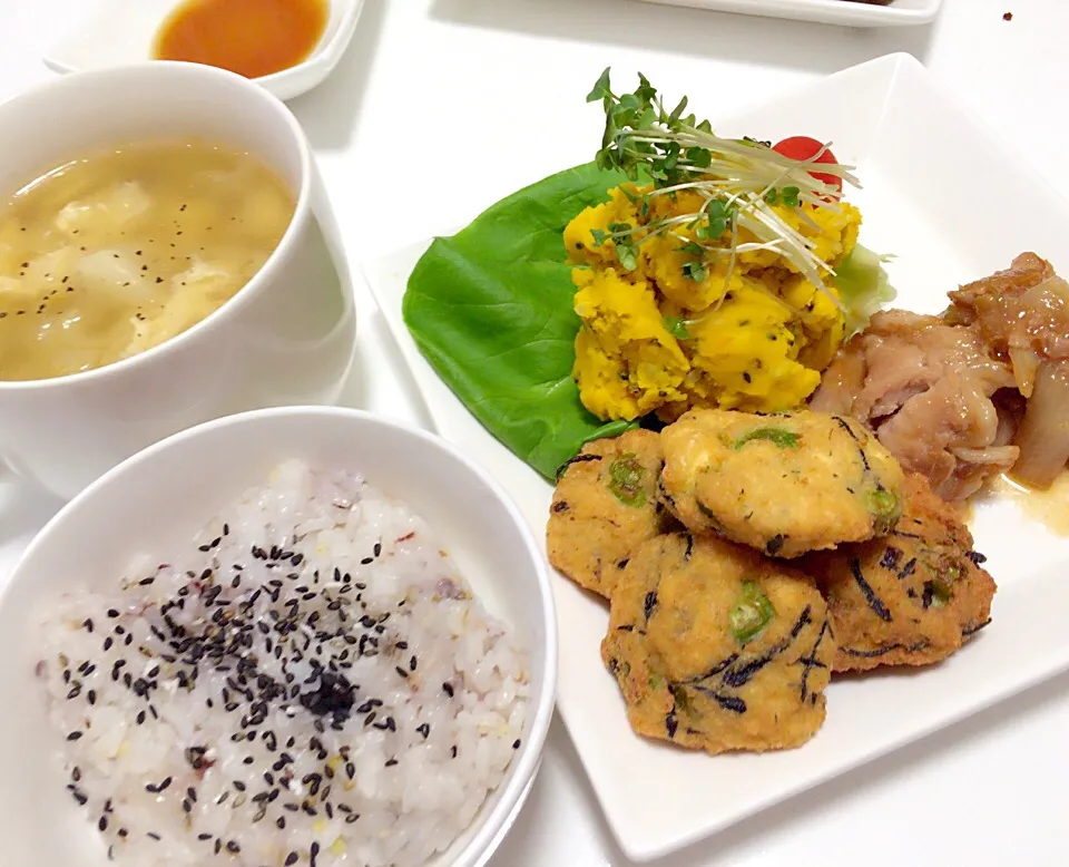 豆腐のふわふわ揚げ、かぼちゃとさつまいものサラダ、キャベツと卵の中華スープ、生姜焼き|ayappeさん