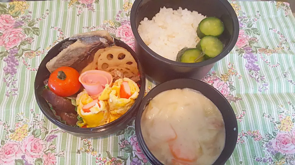 Snapdishの料理写真:お弁当。塩サバとれんこんと牛肉のきんぴらと梅ナスとカニカマ卵焼きとシチュー。がんばれ火曜日。|エリカさん