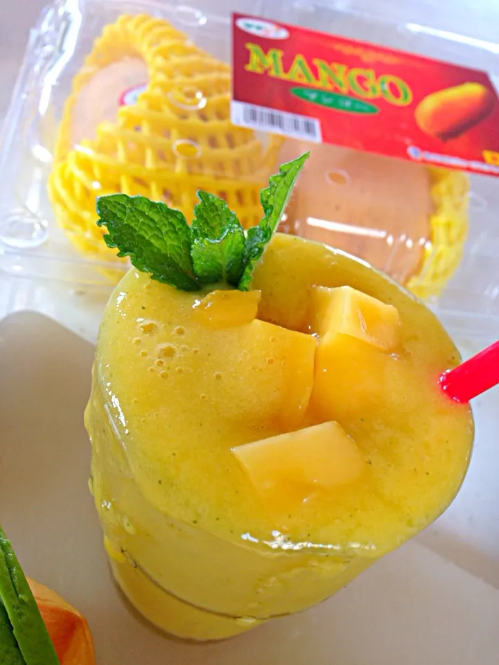 Today's Breakfast mango smoothie|viviさん