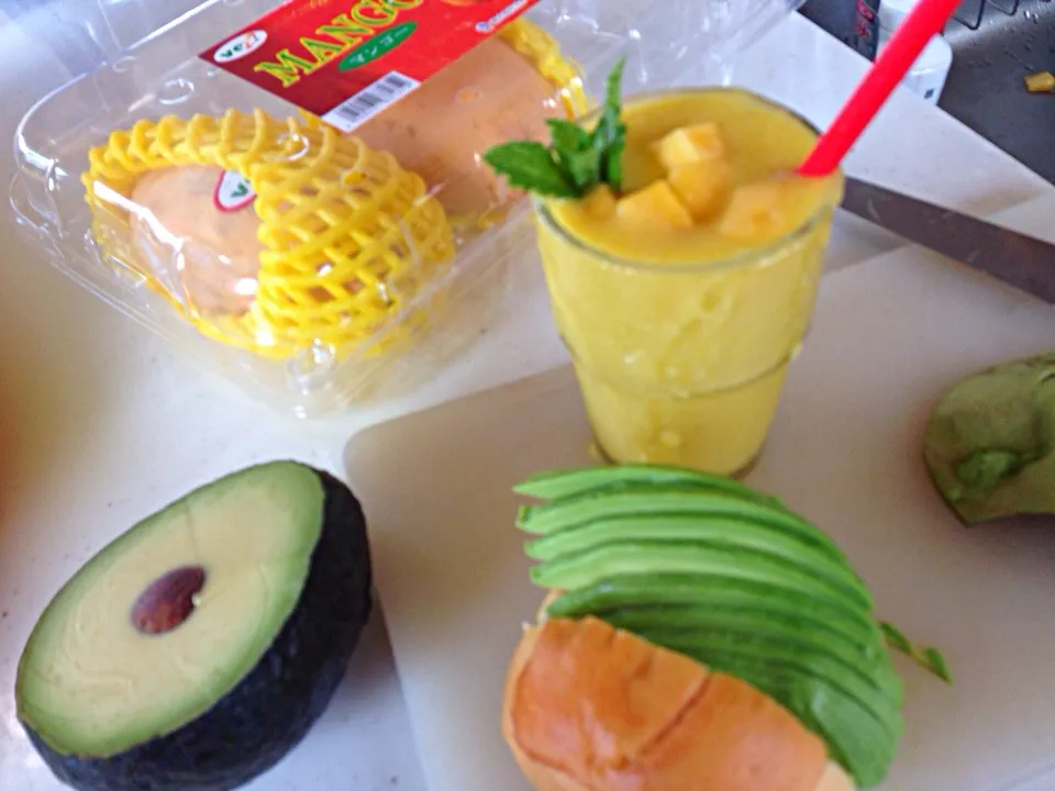 Today's Breakfast mango smoothie|viviさん