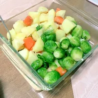 potatoes , carrots and brussels sprouts|Doahna Bさん