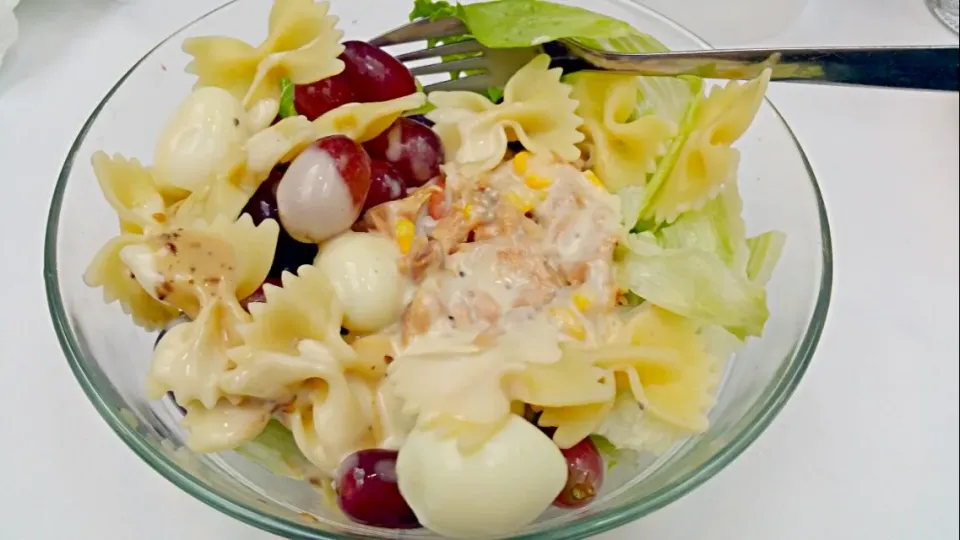 Snapdishの料理写真:Salad with Tuna Corn Mayo Grapes Pasta Chia Seeds Iceberg Lettuce|🌷lynnlicious🌷さん