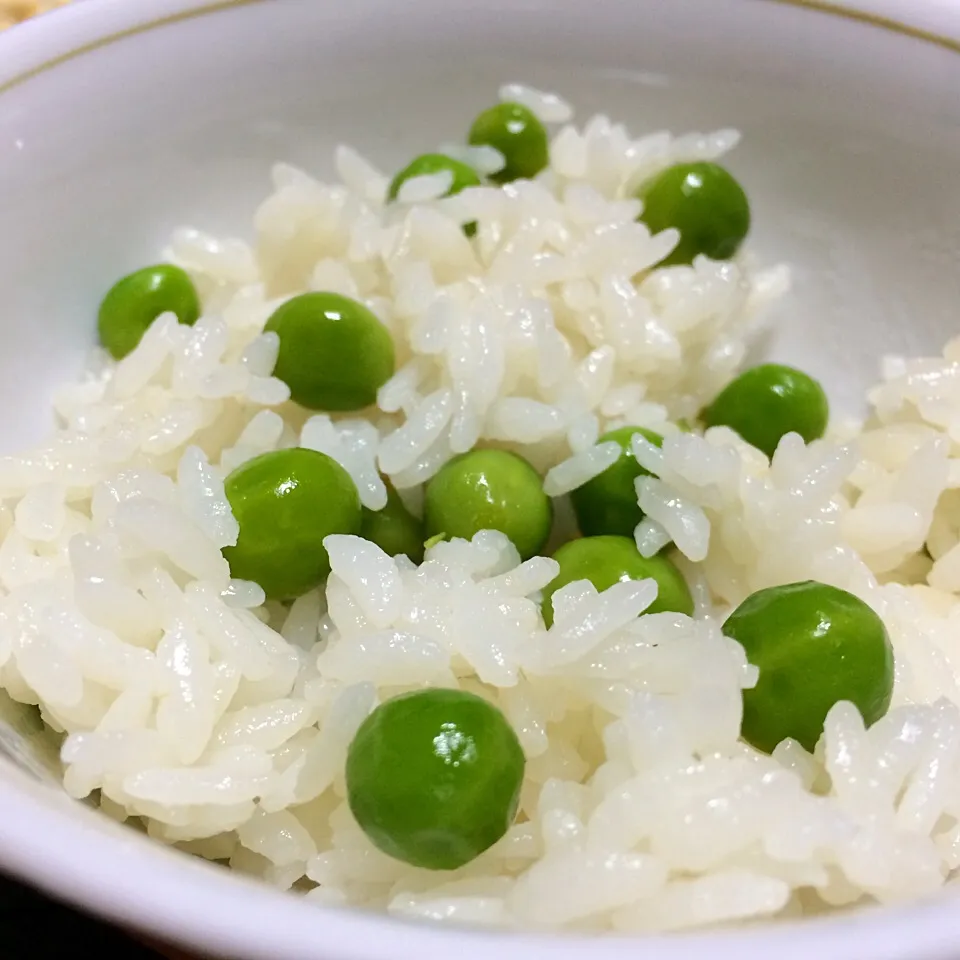 Snapdishの料理写真:グリンピース御飯〜darlingのお父様が育てたグリンピース〜|なほこさん