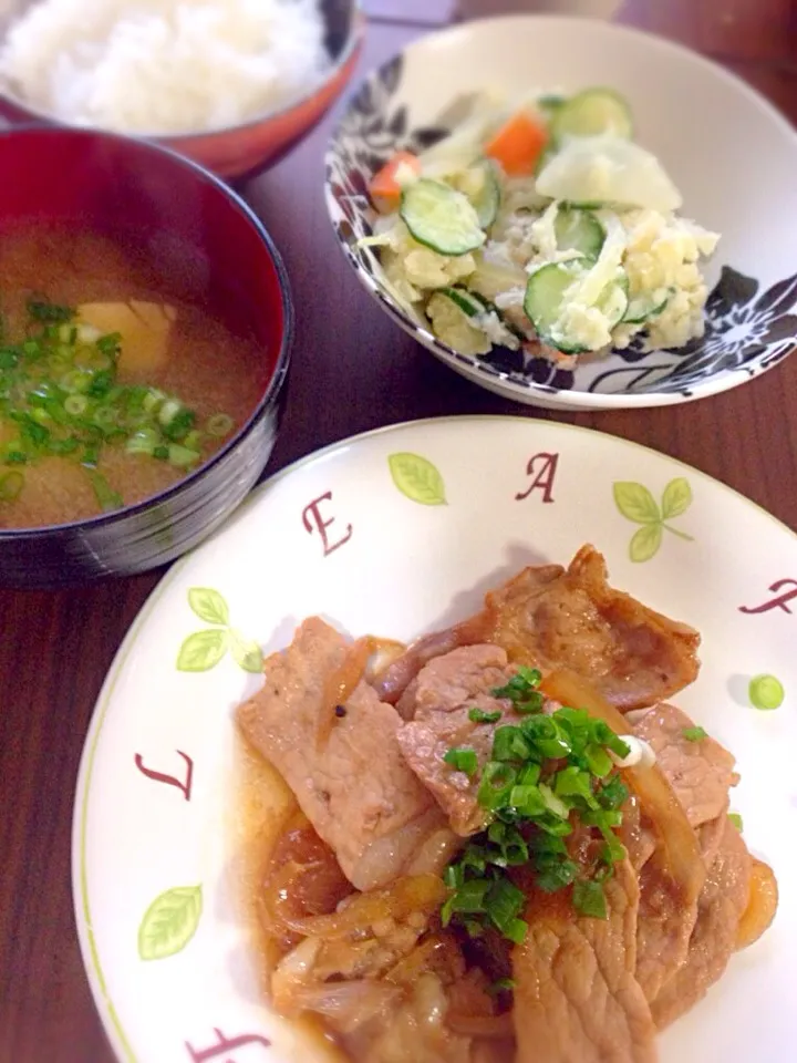 晩ごはん
☆豚の生姜焼き
☆ポテトサラダ
☆なめこのお味噌汁|けいさん