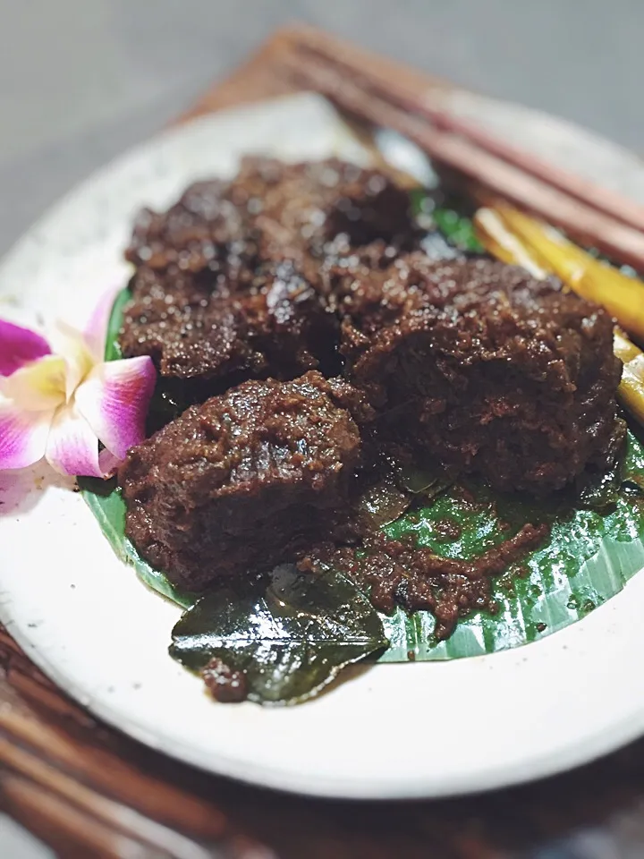 Snapdishの料理写真:Rendang beef|rick chanさん