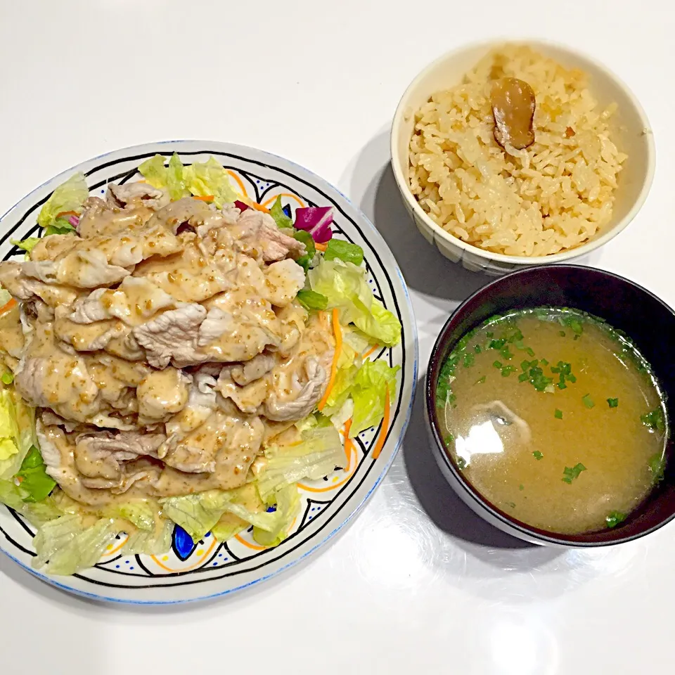 豚しゃぶサラダ、炊き込み御飯、お味噌汁|46チャンさん