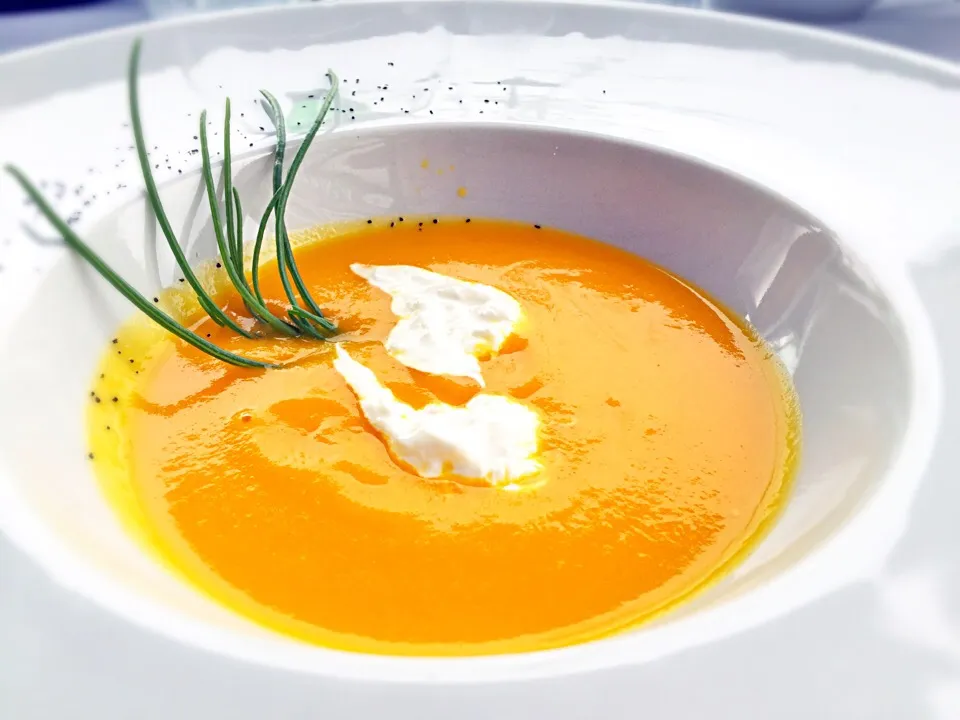 Cream of Carrot Soup, fresh Ginger and Buffalo Stracciatella Cream|laura giardinaさん