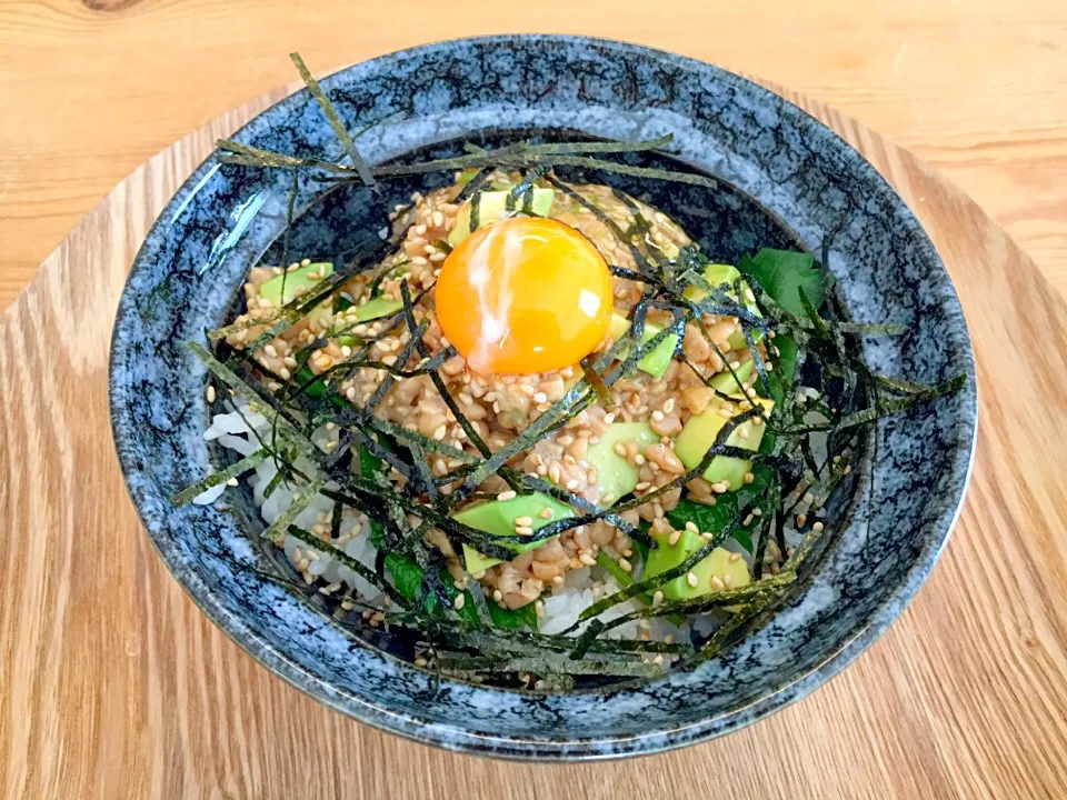 Snapdishの料理写真:納豆アボガド丼|みけさん