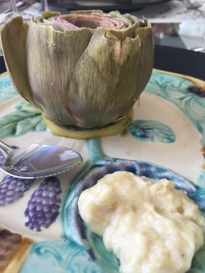 Snapdishの料理写真:Steamed Artichoke with Roasted Garlic Mayo|Christine pavelkaさん