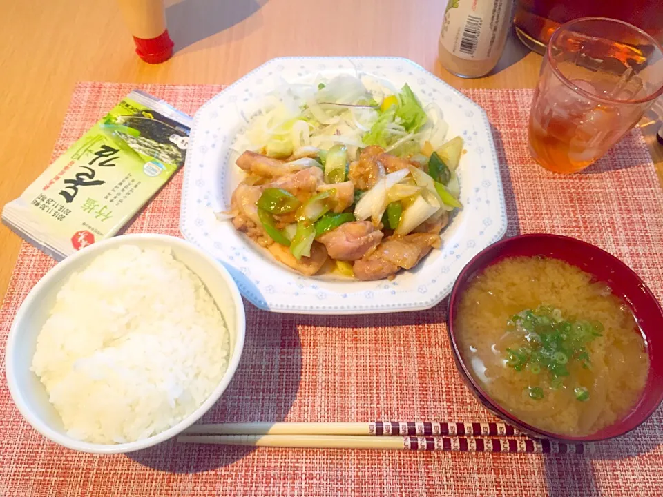 鶏肉とネギの塩麹和え
白菜と玉ねぎのお味噌汁|marie mochiさん