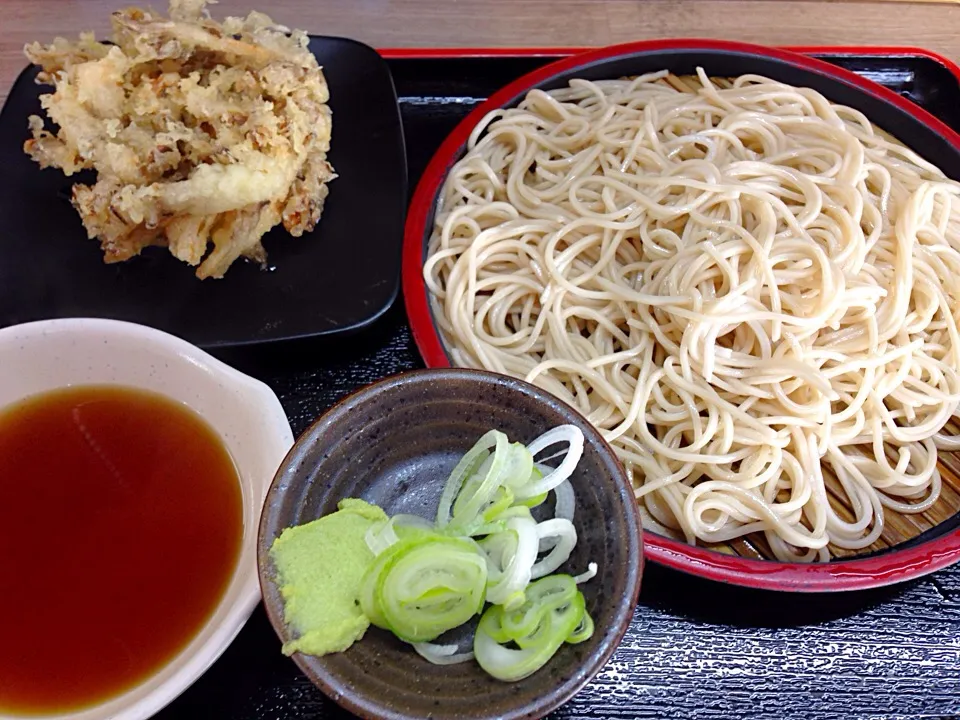 Snapdishの料理写真:立食いそば手帳 名店120［首都圏編］あり賀せいろう（馬喰横山）まいたけ天せいろ|ゆうじ.さん